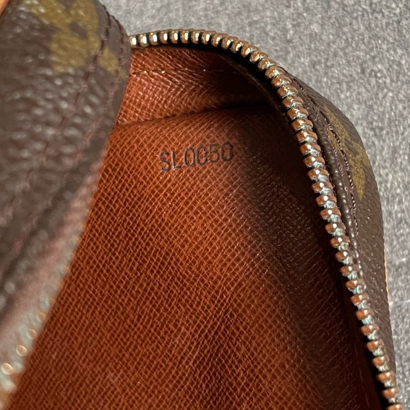 🐿️LOUIS VUITTON MONOGRAM DANUBE CROSSBODY BAG🐿️ - Picture 10 of 15